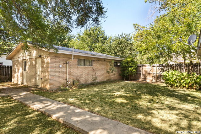 401 E Weinert St Property Photo 20