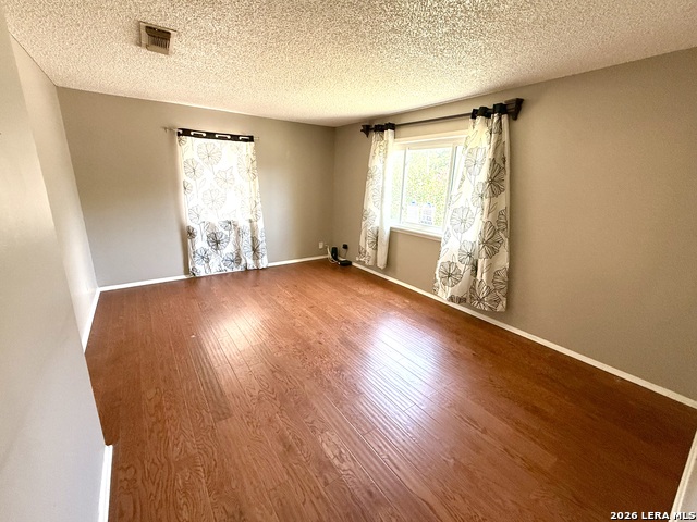 1820 W Southcross Blvd Property Photo 3