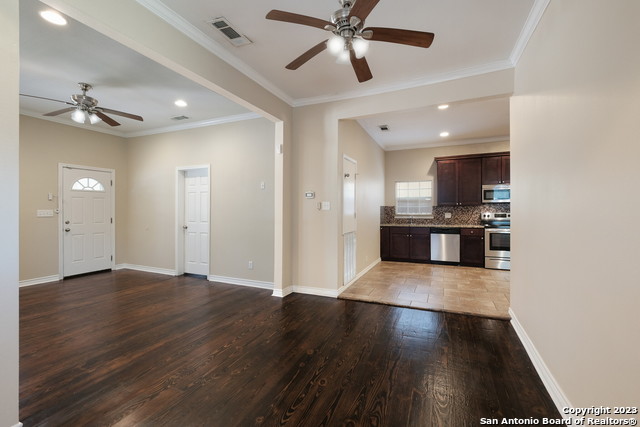 207 Hill St Property Photo 6