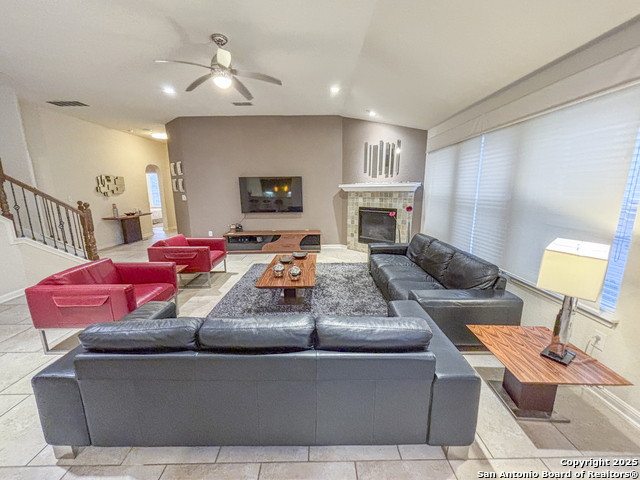 25010 Buttermilk Ln Property Photo 11