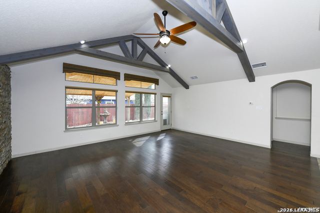 842 Wall Property Photo 6