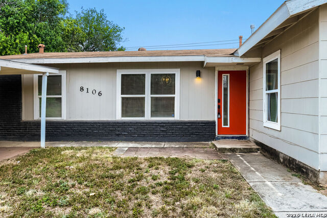 8106 Windlake Dr. Property Photo 3