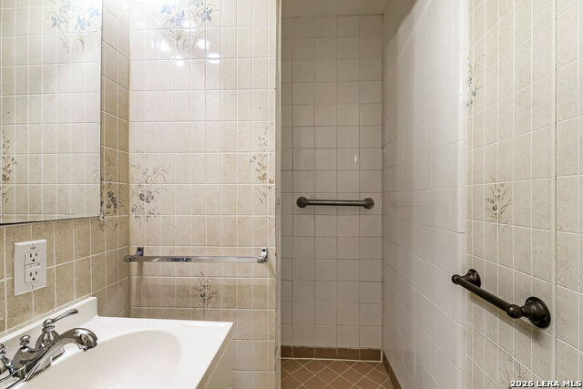 8106 Windlake Dr. Property Photo 19