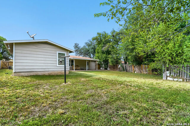 8106 Windlake Dr. Property Photo 27