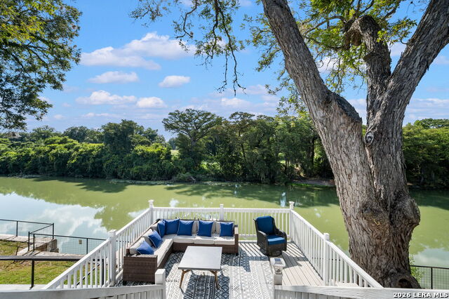 34 River Oak Property Photo 3