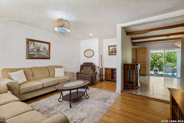 319 Redcliff Dr Property Photo 4
