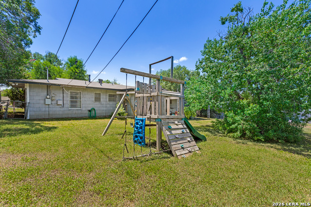 319 Redcliff Dr Property Photo 18