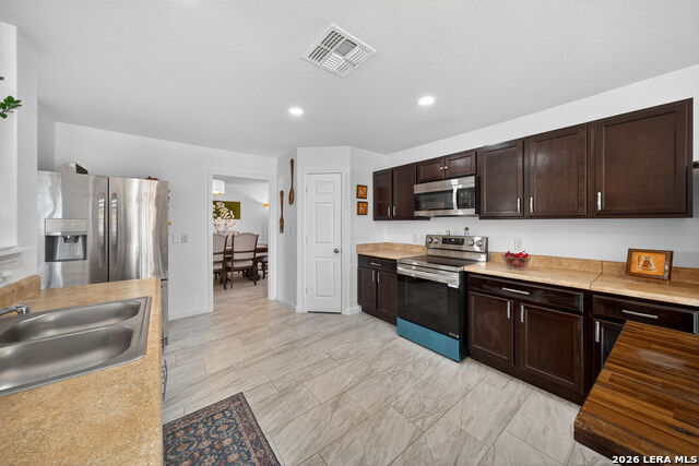 10914 Rustic Spoke Property Photo 9