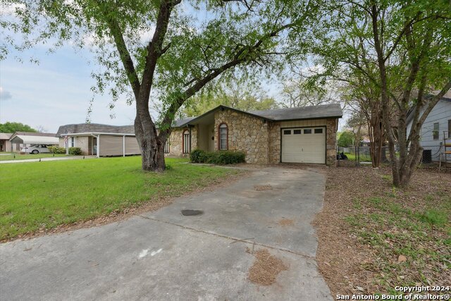 312 Lori Lynn Dr Property Photo 3