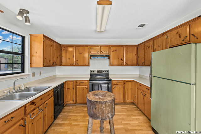1129 Bandera Blvd Property Photo 6