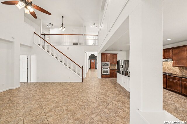 623 Midway Crst Property Photo 13