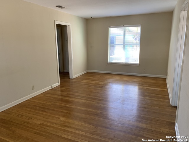 111 Laddie Pl Property Photo 3