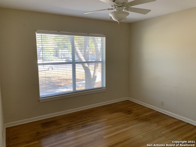 111 Laddie Pl Property Photo 5