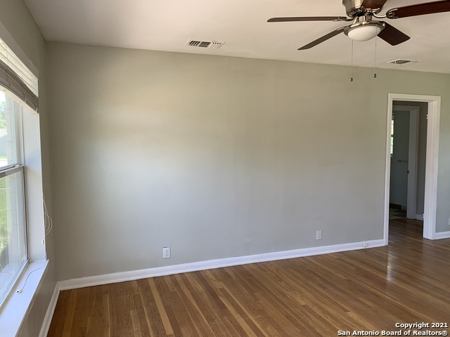 111 Laddie Pl Property Photo 6