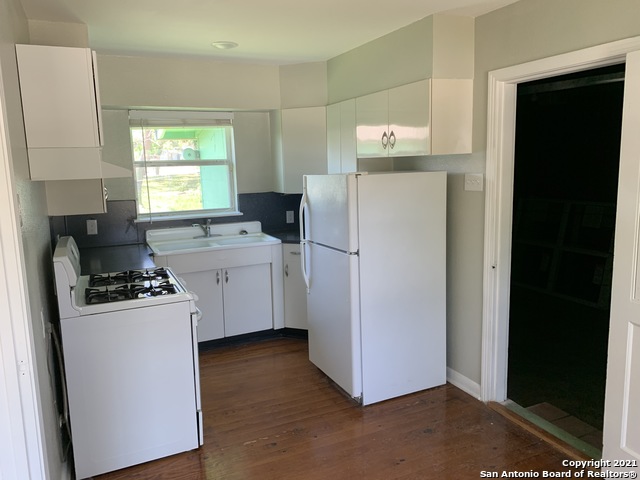 111 Laddie Pl Property Photo 8