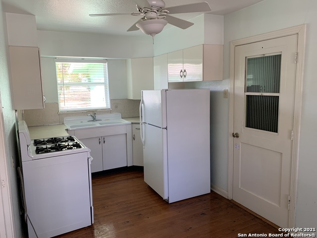 111 Laddie Pl Property Photo 9