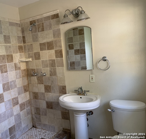 111 Laddie Pl Property Photo 14