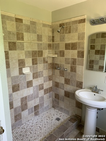 111 Laddie Pl Property Photo 17