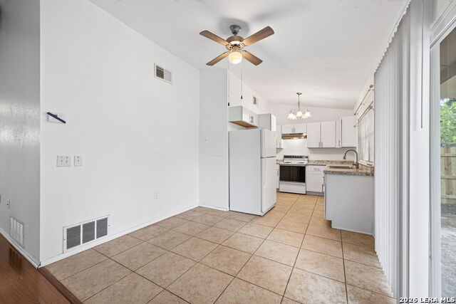 7713 Narrow Pass Property Photo 8
