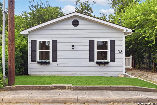 138 Hess St Property Photo 2