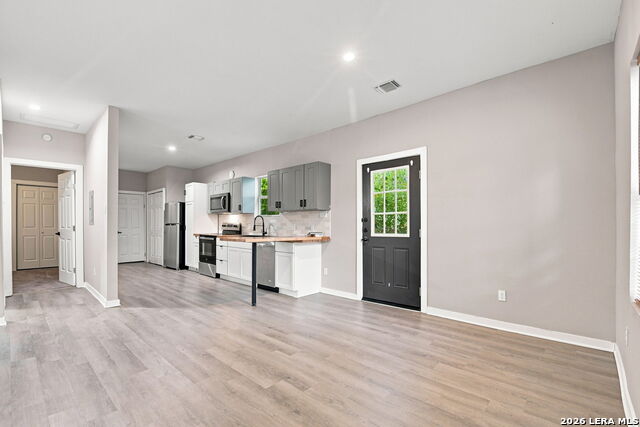 138 Hess St Property Photo 5