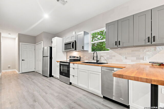 138 Hess St Property Photo 6
