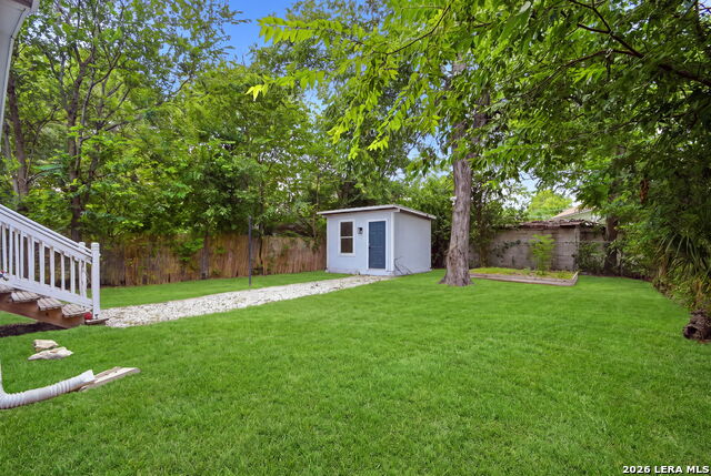 138 Hess St Property Photo 13