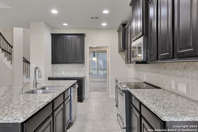 2882 Coral Sky Property Photo 8