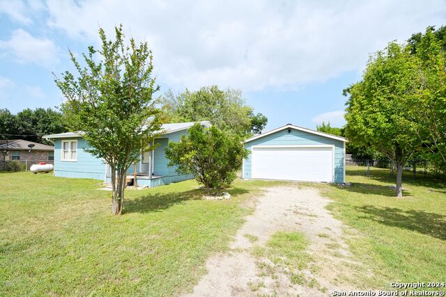 823 Serna Dr Property Photo 2