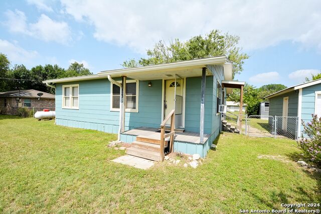 823 Serna Dr Property Photo 3