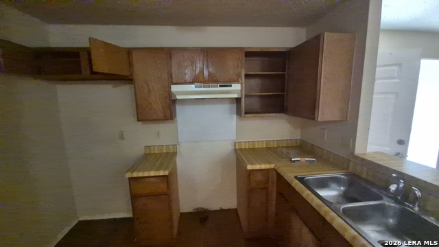 5201 Meadow Field Property Photo 8