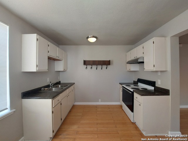 455 Eleanor Ave Property Photo 2