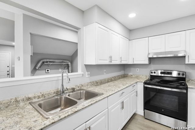 6710 Windsor Holw Property Photo 9