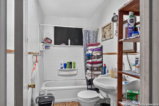 2319 Valencia Property Photo 6
