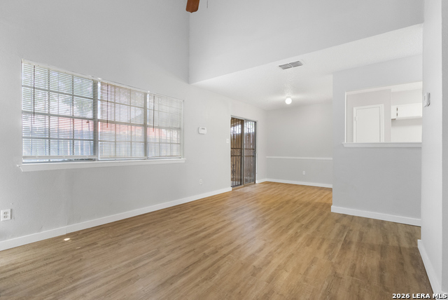 6714 Windsor Holw Property Photo 4