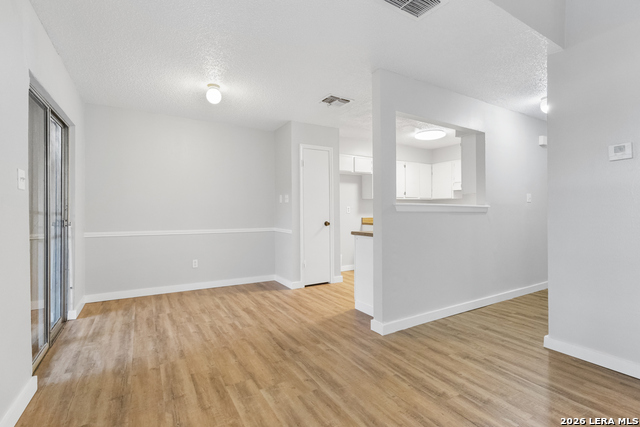 6714 Windsor Holw Property Photo 6