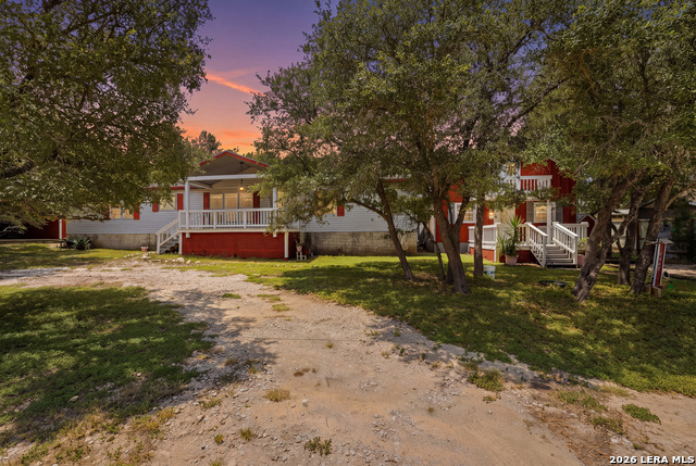 942 Leaning Oak Property Photo 1