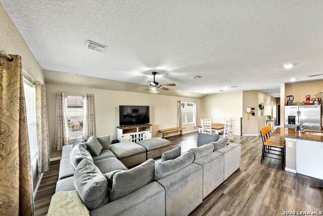 811 Blue Landing Property Photo 2