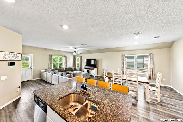 811 Blue Landing Property Photo 4