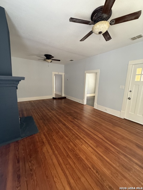 810 E Guenther Property Photo 4