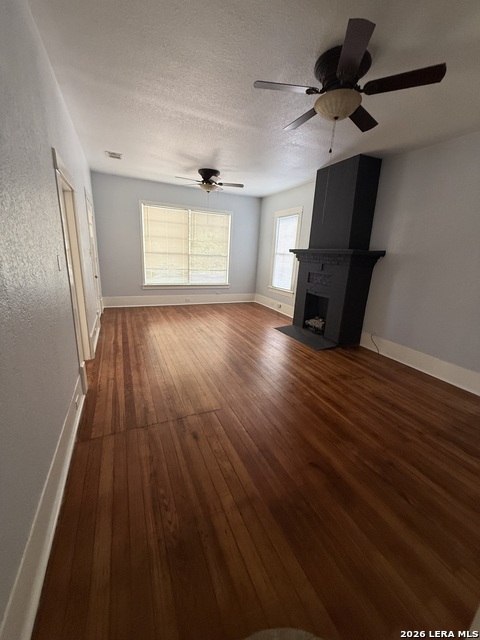 810 E Guenther Property Photo 5