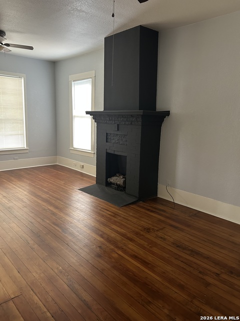 810 E Guenther Property Photo 6