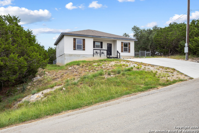 924 Scenic Hills Dr Property Photo 2