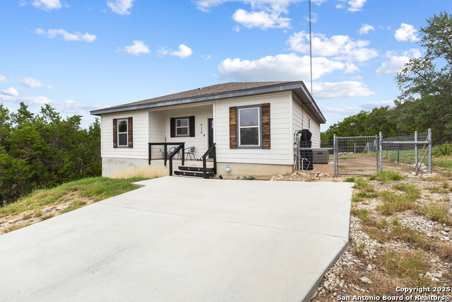 924 Scenic Hills Dr Property Photo 3