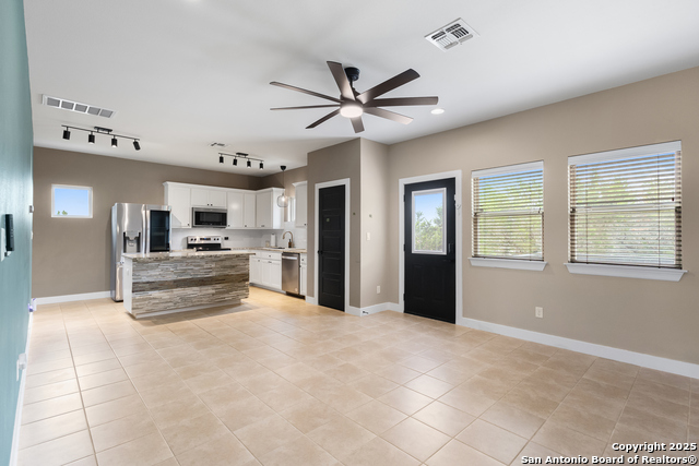 924 Scenic Hills Dr Property Photo 6