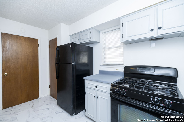 4507 Howard St Property Photo 5