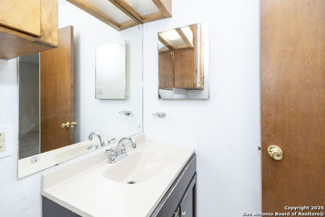 4507 Howard St Property Photo 14