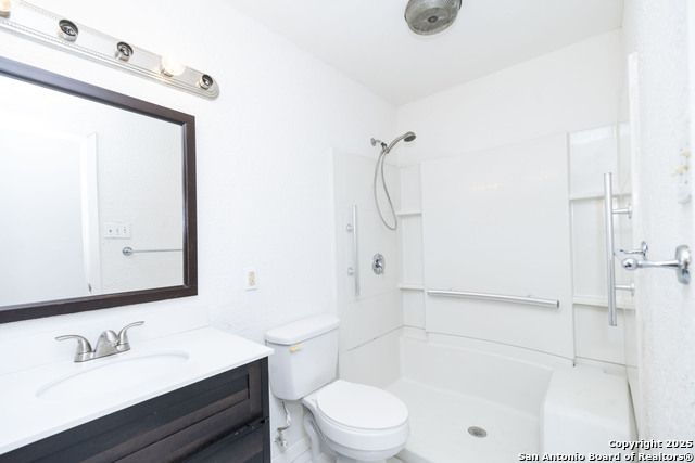 4507 Howard St Property Photo 15