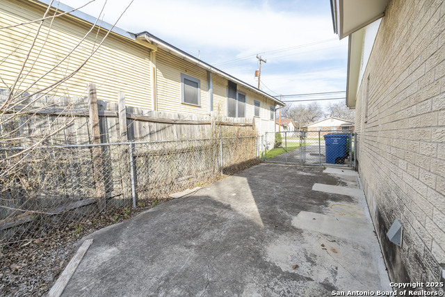 4507 Howard St Property Photo 18