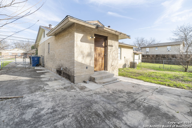 4507 Howard St Property Photo 19